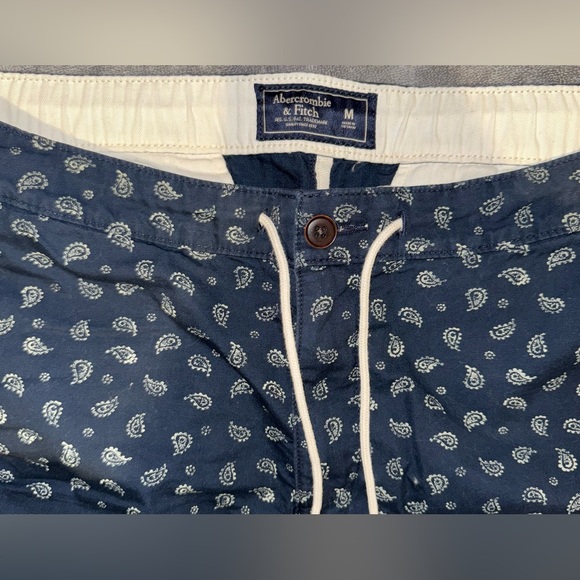 Abercrombie & Fitch Navy Blue and Paisley Shorts Size Medium Resort Chino - Picture 3 of 4